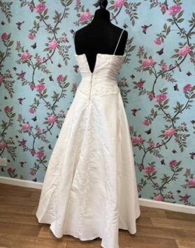 Sleeveless Bridal Parasol cream princess dress back