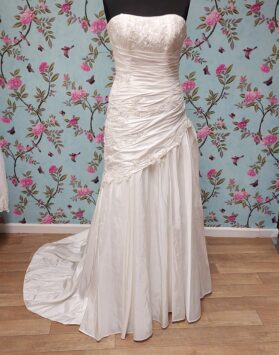 Strapless ivory Aline dress, with sparkle detail and long train